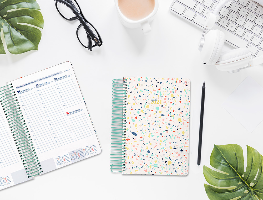 AGENDA ESPIRAL LIDERPAPEL PERISSA A5 2024 SEMANA VISTA PAPEL 80 GR DISEO TERRAZO