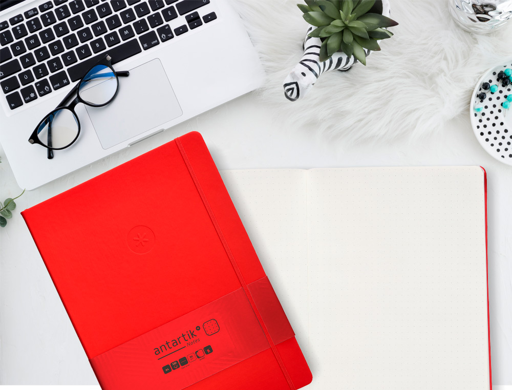 CUADERNO CON GOMILLA ANTARTIK NOTES TAPA DURA A4 HOJAS PUNTOS ROJO 100 HOJAS 80 GR FSC