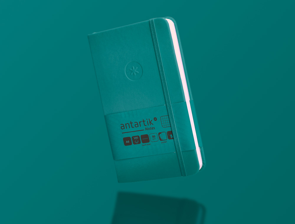 CUADERNO CON GOMILLA ANTARTIK NOTES TAPA DURA A6 HOJAS CUADRICULA VERDE AGUAMARINA 100 HOJAS 80 GR