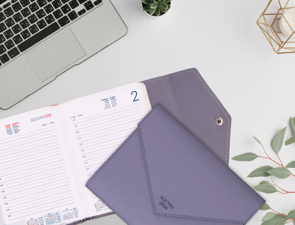 AGENDA ENCUADERNADA LIDERPAPEL PSARA A5 2026 DIA PAGINA MORADO PAPEL 70 GR FSC