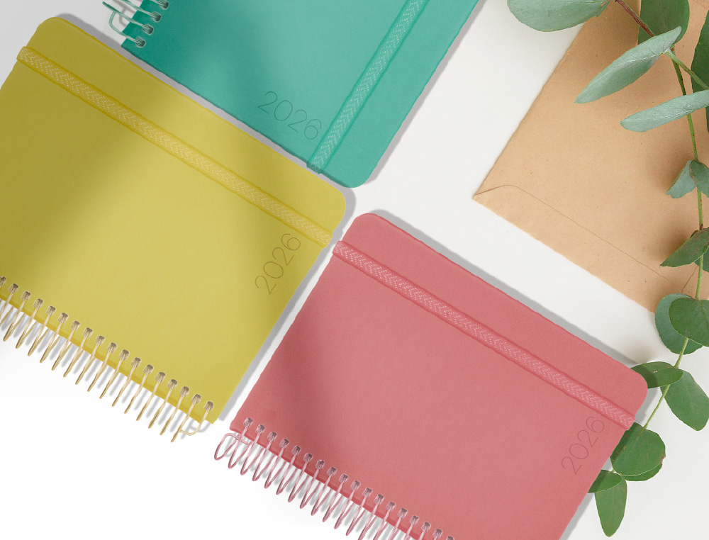 AGENDA ESPIRAL LIDERPAPEL NEON A5 2026 DIA PAGINA AMARILLO PAPEL 70 GR FSC