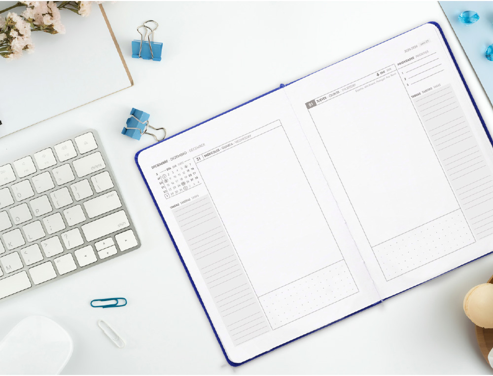 AGENDA ENCUADERNADA ANTARTIK MY YEAR A5+ 2026 DÍA PÁGINA VERDE PAPEL 80G FSC